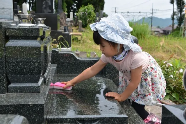 お墓参りは意外とお子様は大好き！